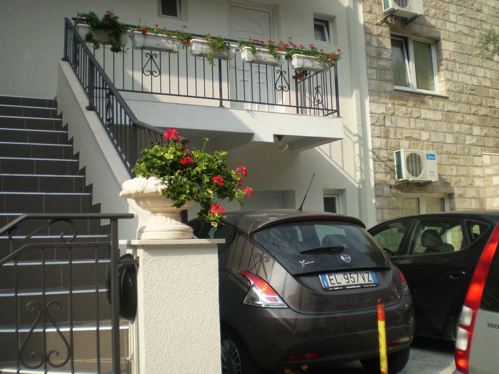 Apartments Leut Sveti Stefan Luaran gambar